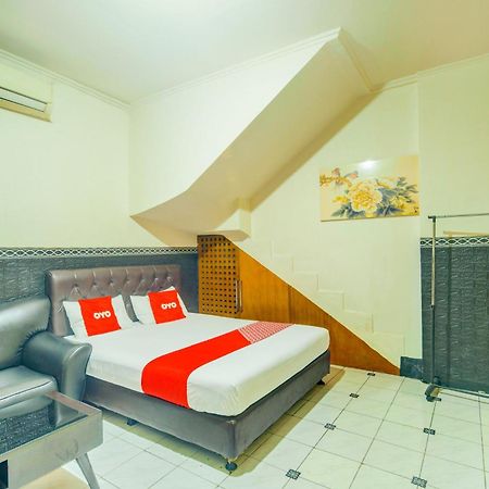 Oyo 93132 Modom Homestay Near Rs Islam Jakarta Pondok Kopi Экстерьер фото